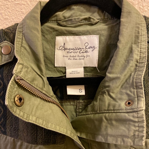 Cargo Army Green Vest - Picture 3 of 4